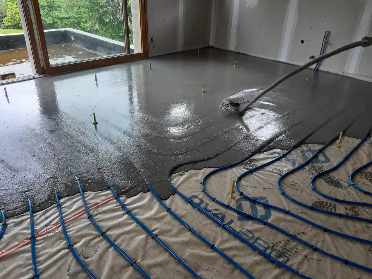 Coulage chape sur plancher chauffant - Ovalpro