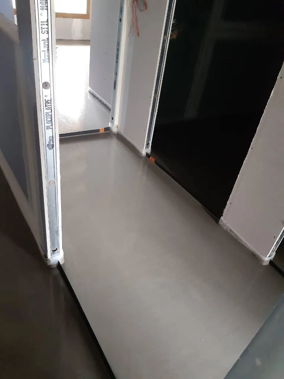 Chape fluide couloir finition lisse